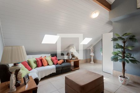 Casa de condomínio à venda com 240m², 4 quartos e 2 vagas Casa de condomínio à venda com 240m², 4 quartos e 2 vagasSuíte 2