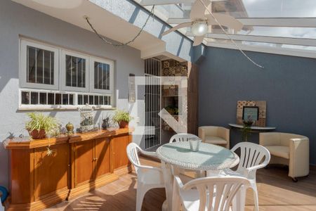 Casa de condomínio à venda com 240m², 4 quartos e 2 vagas Casa de condomínio à venda com 240m², 4 quartos e 2 vagasÁrea Externa