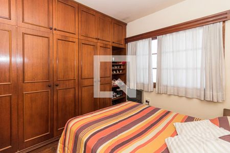 Casa à venda com 260m², 4 quartos e 3 vagasQuarto 1 Suite