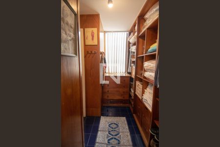 Apartamento à venda com 220m², 4 quartos e 1 vaga Apartamento à venda com 220m², 4 quartos e 1 vagaCloset