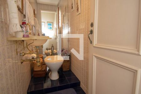 Apartamento à venda com 220m², 4 quartos e 1 vaga Apartamento à venda com 220m², 4 quartos e 1 vagaLavabo