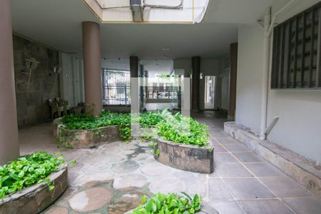 Apartamento à venda com 220m², 4 quartos e 1 vaga Apartamento à venda com 220m², 4 quartos e 1 vagaÁrea Comum