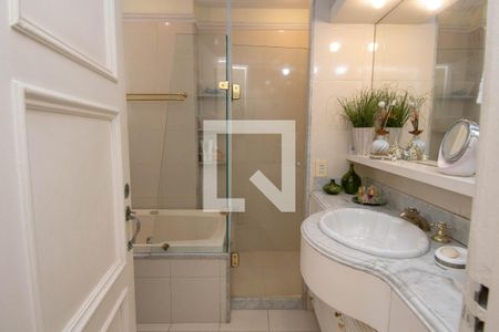 Apartamento à venda com 220m², 4 quartos e 1 vaga Apartamento à venda com 220m², 4 quartos e 1 vagaBanheiro do Quarto 3