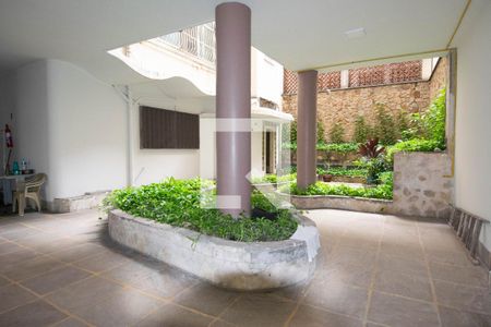 Apartamento à venda com 220m², 4 quartos e 1 vaga Apartamento à venda com 220m², 4 quartos e 1 vagaÁrea Comum