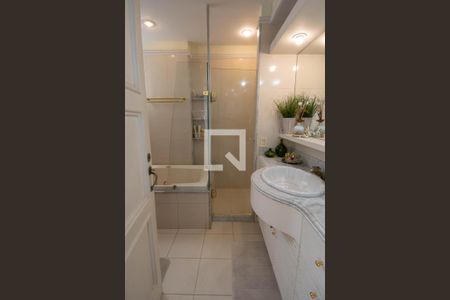 Apartamento à venda com 220m², 4 quartos e 1 vaga Apartamento à venda com 220m², 4 quartos e 1 vagaBanheiro do Quarto 3