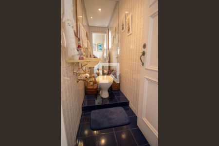 Apartamento à venda com 220m², 4 quartos e 1 vaga Apartamento à venda com 220m², 4 quartos e 1 vagaLavabo