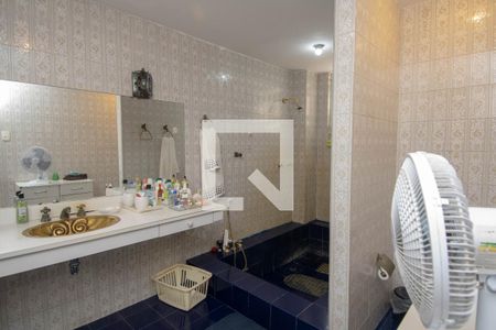 Apartamento à venda com 220m², 4 quartos e 1 vaga Apartamento à venda com 220m², 4 quartos e 1 vagaBanheiro do Quarto 2