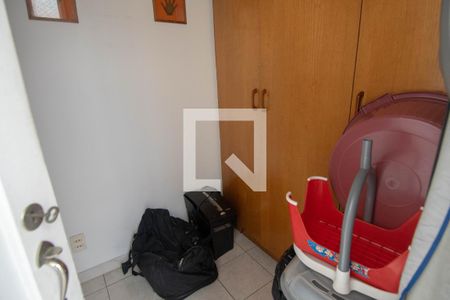 Apartamento à venda com 220m², 4 quartos e 1 vaga Apartamento à venda com 220m², 4 quartos e 1 vagaQuarto de Serviço 2