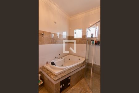 Casa à venda com 200m², 4 quartos e 2 vagasBanheiro da Suíte