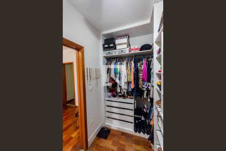 Casa à venda com 200m², 4 quartos e 2 vagasCloset