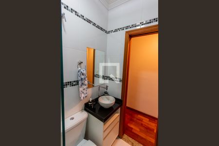 Casa à venda com 200m², 4 quartos e 2 vagasBanheiro