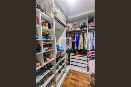 Casa à venda com 200m², 4 quartos e 2 vagasCloset