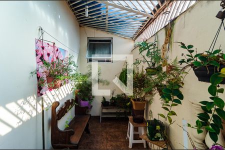 Casa à venda com 180m², 3 quartos e 2 vagas Casa à venda com 180m², 3 quartos e 2 vagasVaranda