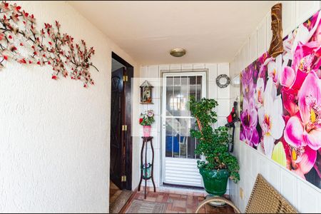 Casa à venda com 180m², 3 quartos e 2 vagas Casa à venda com 180m², 3 quartos e 2 vagasEntrada