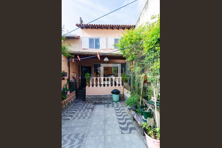 Casa à venda com 180m², 3 quartos e 2 vagas Casa à venda com 180m², 3 quartos e 2 vagasQuintal