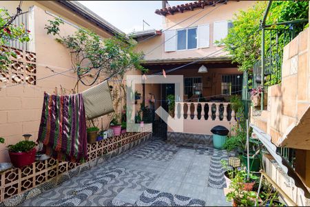 Casa à venda com 180m², 3 quartos e 2 vagas Casa à venda com 180m², 3 quartos e 2 vagasQuintal