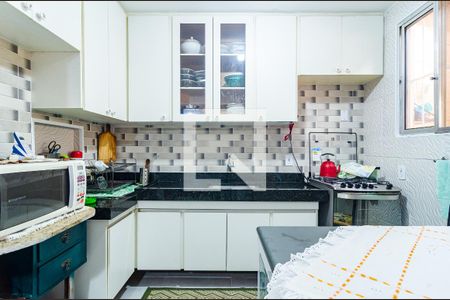 Casa à venda com 180m², 3 quartos e 2 vagas Casa à venda com 180m², 3 quartos e 2 vagasCozinha