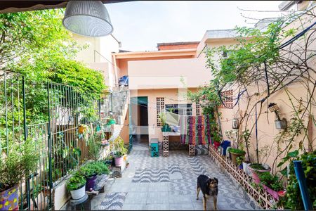 Casa à venda com 180m², 3 quartos e 2 vagas Casa à venda com 180m², 3 quartos e 2 vagasQuintal