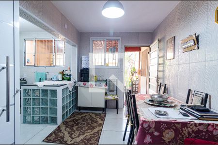 Casa à venda com 180m², 3 quartos e 2 vagas Casa à venda com 180m², 3 quartos e 2 vagasCozinha