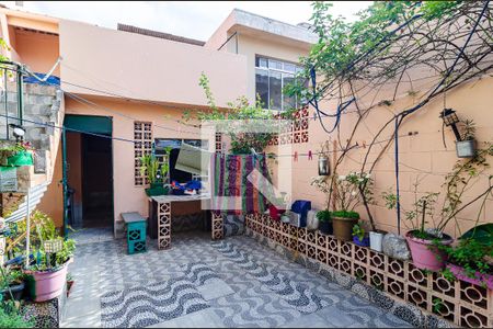 Casa à venda com 180m², 3 quartos e 2 vagas Casa à venda com 180m², 3 quartos e 2 vagasQuintal