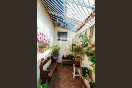 Casa à venda com 180m², 3 quartos e 2 vagas Casa à venda com 180m², 3 quartos e 2 vagasVaranda