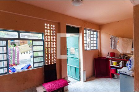 Casa à venda com 180m², 3 quartos e 2 vagas Casa à venda com 180m², 3 quartos e 2 vagasQuarto de Serviço