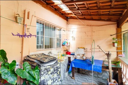 Casa à venda com 180m², 3 quartos e 2 vagas Casa à venda com 180m², 3 quartos e 2 vagasLavanderia