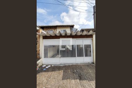 Casa à venda com 180m², 3 quartos e 2 vagas Casa à venda com 180m², 3 quartos e 2 vagasFachada