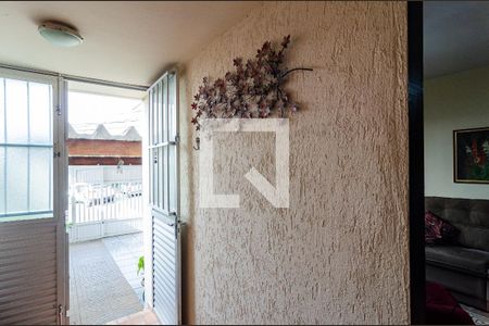 Casa à venda com 180m², 3 quartos e 2 vagas Casa à venda com 180m², 3 quartos e 2 vagasEntrada