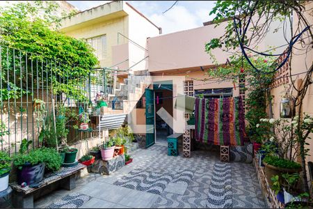 Casa à venda com 180m², 3 quartos e 2 vagas Casa à venda com 180m², 3 quartos e 2 vagasQuintal