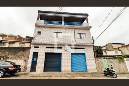 Casa à venda com 140m², 5 quartos e 4 vagas Casa à venda com 140m², 5 quartos e 4 vagasFachada
