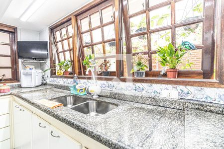 Casa à venda com 742m², 4 quartos e 2 vagas Casa à venda com 742m², 4 quartos e 2 vagasCozinha