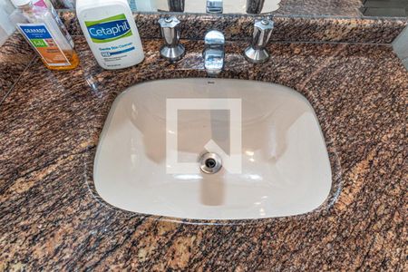 Casa à venda com 742m², 4 quartos e 2 vagas Casa à venda com 742m², 4 quartos e 2 vagasBanheiro da Suíte 3