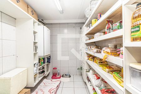 Casa à venda com 742m², 4 quartos e 2 vagas Casa à venda com 742m², 4 quartos e 2 vagasDespensa