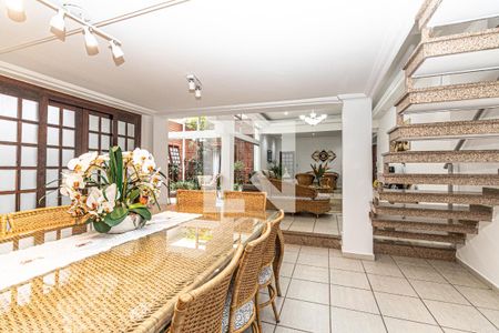 Casa à venda com 742m², 4 quartos e 2 vagas Casa à venda com 742m², 4 quartos e 2 vagasSala de Jantar