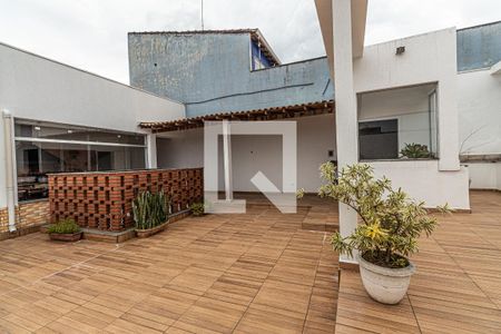 Casa à venda com 742m², 4 quartos e 2 vagas Casa à venda com 742m², 4 quartos e 2 vagasÁrea Externa
