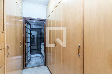 Casa à venda com 742m², 4 quartos e 2 vagas Casa à venda com 742m², 4 quartos e 2 vagasCloset da suíte 1