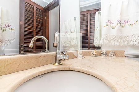 Casa à venda com 742m², 4 quartos e 2 vagas Casa à venda com 742m², 4 quartos e 2 vagasLavabo