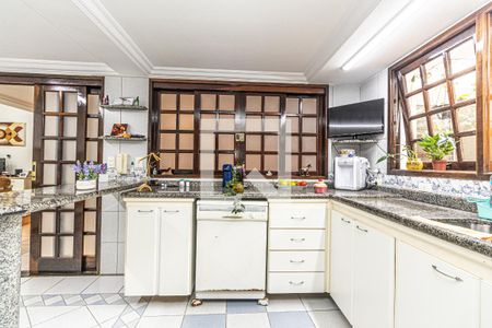 Casa à venda com 742m², 4 quartos e 2 vagas Casa à venda com 742m², 4 quartos e 2 vagasCozinha