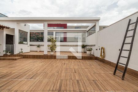 Casa à venda com 742m², 4 quartos e 2 vagas Casa à venda com 742m², 4 quartos e 2 vagasÁrea Externa