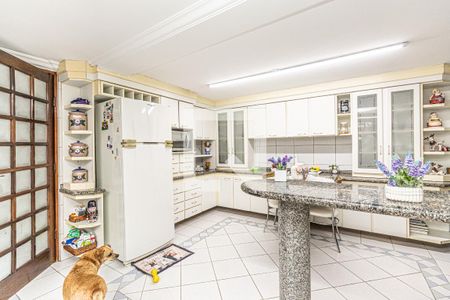 Casa à venda com 742m², 4 quartos e 2 vagas Casa à venda com 742m², 4 quartos e 2 vagasCozinha