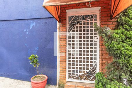 Casa à venda com 742m², 4 quartos e 2 vagas Casa à venda com 742m², 4 quartos e 2 vagasFachada