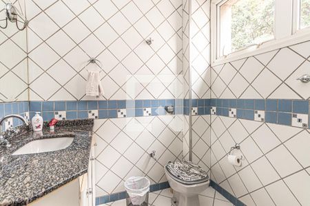 Casa à venda com 742m², 4 quartos e 2 vagas Casa à venda com 742m², 4 quartos e 2 vagasBanheiro da Suíte 2