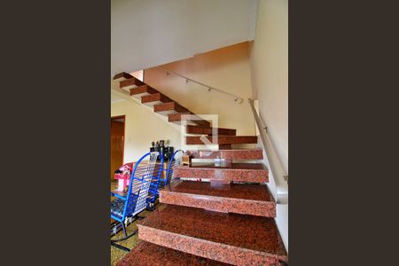 Casa à venda com 148m², 4 quartos e 5 vagasEscada