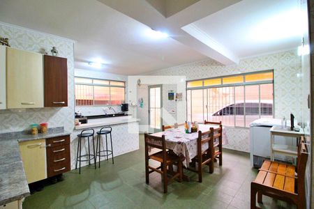 Casa à venda com 148m², 4 quartos e 5 vagasCozinha 1