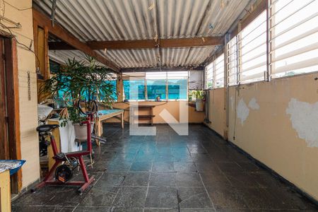 Casa à venda com 150m², 5 quartos e 3 vagas Casa à venda com 150m², 5 quartos e 3 vagasSalão de Festas