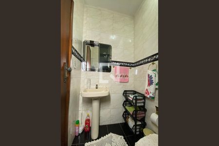 Casa à venda com 240m², 3 quartos e 1 vagaBanheiro 2