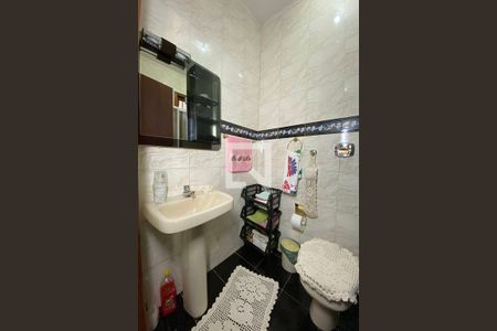 Casa à venda com 240m², 3 quartos e 1 vagaBanheiro 2