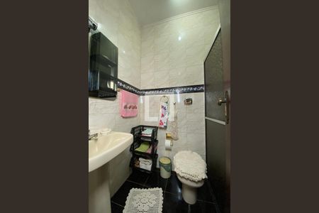 Casa à venda com 240m², 3 quartos e 1 vagaBanheiro 2