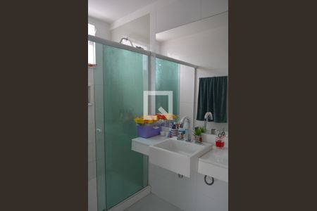 Casa à venda com 270m², 3 quartos e 3 vagasBanheiro da Suíte